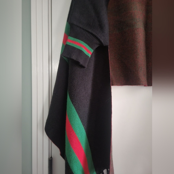 Italian designer inspired shawl - Picture 3 of 4